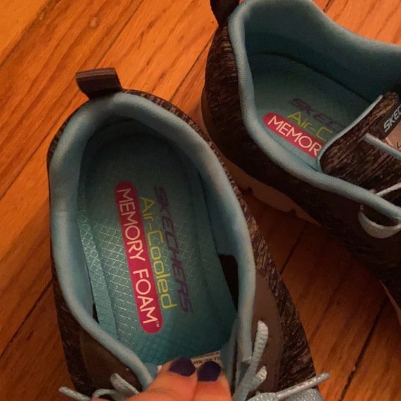 Sneakers - Picture 3 of 4